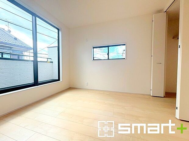 〜オプション施行もお任せください〜 ・フローリングの変色など劣化を軽減し、水をこぼした場合などにも防いでくれるフロアコーテイングが人気となっております。 ・オプション施行もお任せください。