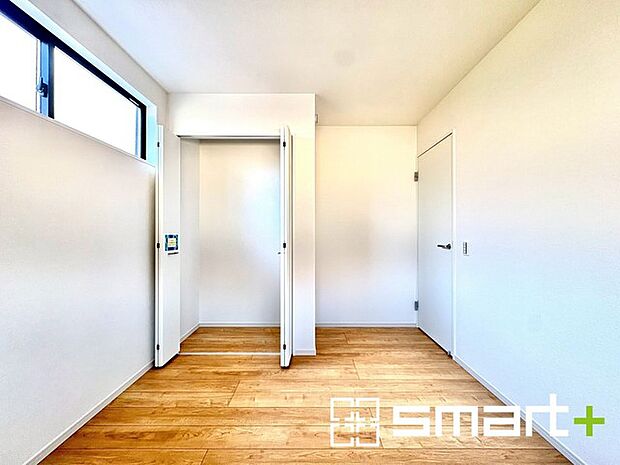 ~クローゼットのあるお部屋~ ・人気のクローゼットをご用意。季節物や趣味の道具などもスッキリと収納が可能です。 ・最近流行りの収納術などもぜひご活用くださいませ。