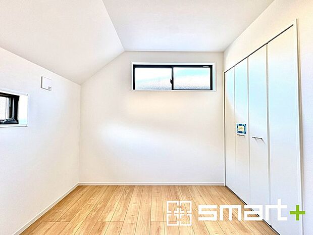 ~オプション施行もお任せください~ ・フローリングの変色など劣化を軽減し、水をこぼした場合などにも防いでくれるフロアコーテイングが人気となっております。 ・オプション施行もお任せください。