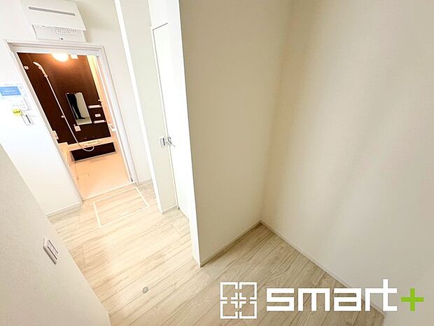 〜収納も充実の洗面所〜 ・洗面所にはリネンスペースを設ける事でタオルや洗剤などの置場にも困りません。 ・意外とリネンスペースがある物件は少ないので、ぜひ現地でその魅力をご確認ください。 