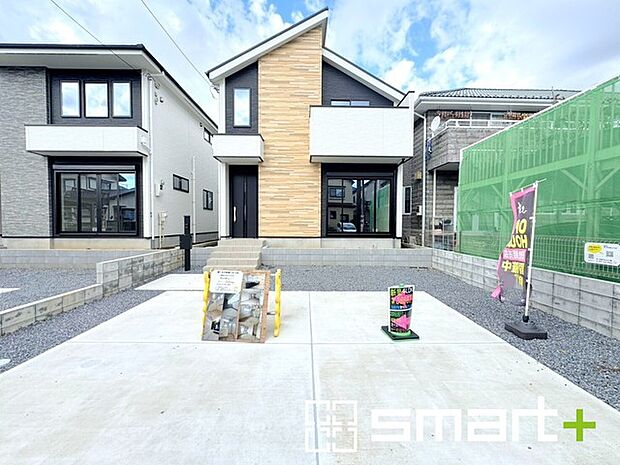 〜駐車場は2台分ご用意〜 ・駐車場は2台分ございますので、車通勤の方や複数台お持ちの方にもお勧めのお住まいです。 ・カーポートなどのオプションもお気軽にご相談くださいませ。