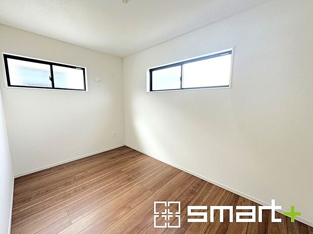 〜オプション施行もお任せください〜 ・フローリングの変色など劣化を軽減し、水をこぼした場合などにも防いでくれるフロアコーテイングが人気となっております。 ・オプション施行もお任せください。