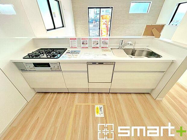 ~食器洗浄機を標準装備~ ・キッチンにはビルトインタイプの食器洗浄機を標準装備。 ・家事にかける時間を削減でき、「自分時間」を増やすことができる嬉しいアイテムです。