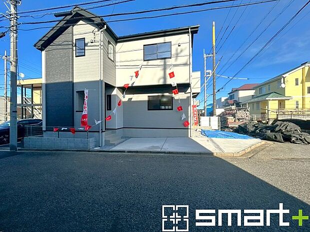 〜開放感ある角地のお住まい〜 ・2方向が空く事で開放感のある角地に位置しております。 ・窮屈な感じが無く、ゆったりと暮らせるこの魅力をぜひ現地でご体感くださいませ。 