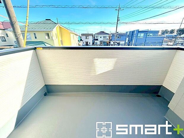 ~ワイドバルコニーを採用~ ・バルコニーはワイドタイプなので、洗濯物を沢山干す事が可能です。 ・テラス屋根などのオプションもお気軽にご相談くださいませ。