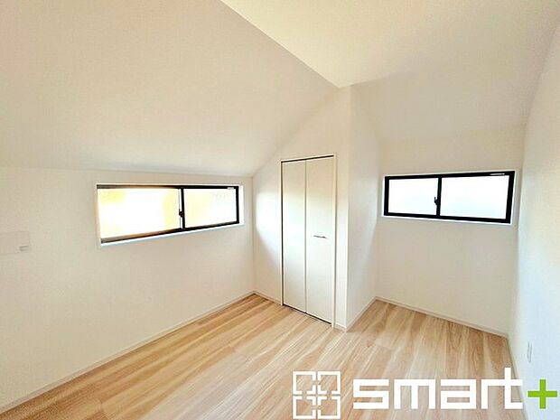 ~自然な風合いの洋室~ ・ナチュラルな色彩で纏められた洋室は家具のコーディネートもしやすくなっております。 ・どんな家具にするか考えるだけでも楽しくなってきますね。