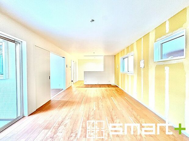 〜余裕の空間が広がるＬＤＫ〜 ・20帖あるＬＤＫはご家族団らんのお時間を余裕の広さで演出してくれます。 ・ご内覧の際は家具の配置などもイメージしながらご覧くださいませ。 