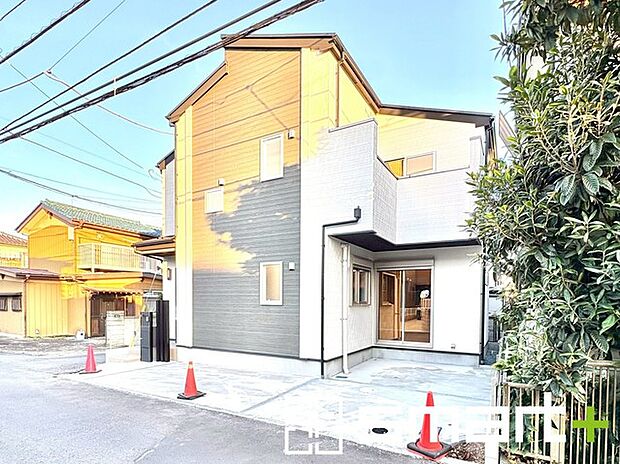 ~駐車場は2台分ご用意~ ・駐車場は2台分ございますので、車通勤の方や複数台お持ちの方にもお勧めのお住まいです。 ・カーポートなどのオプションもお気軽にご相談くださいませ。