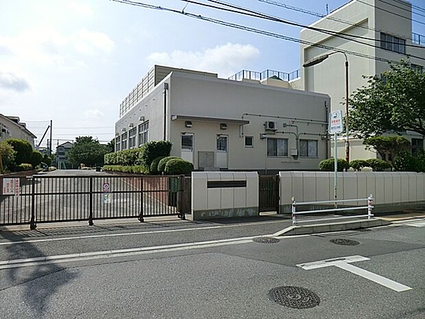 咲が丘小学校 (620m)