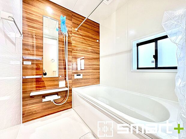 ~浴室乾燥機付きの浴室~ ・浴室には乾燥機が付いているので雨の日でも洗濯物を干すことが可能です。 ・水はけの良い床材など機能面も充実。マイクロバブルなどオプションもご相談くださいませ。