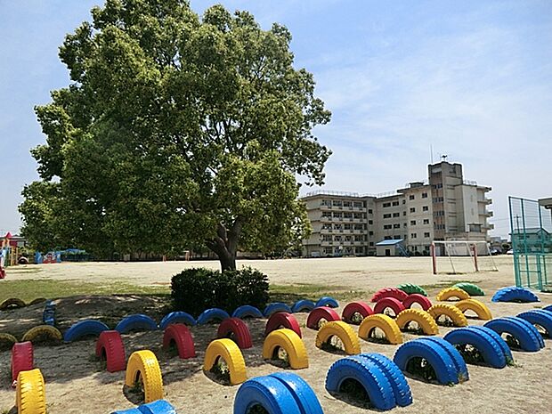 六実第二小学校(450m)