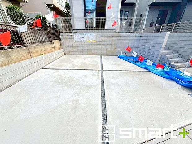 〜ゆとりあるカースペース2台分〜 ・セカンドカーや来客時にも困らないカースペース2台分は並列駐車可能でお車の出し入れもラクラク。 ・カーポートなどのオプションもお気軽にご相談くださいませ。 