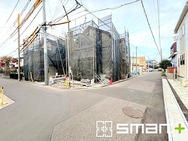 〜開放感ある角地のお住まい〜 ・2方向が空く事で開放感のある角地に位置しております。 ・窮屈な感じが無く、ゆったりと暮らせるこの魅力をぜひ現地でご体感くださいませ。