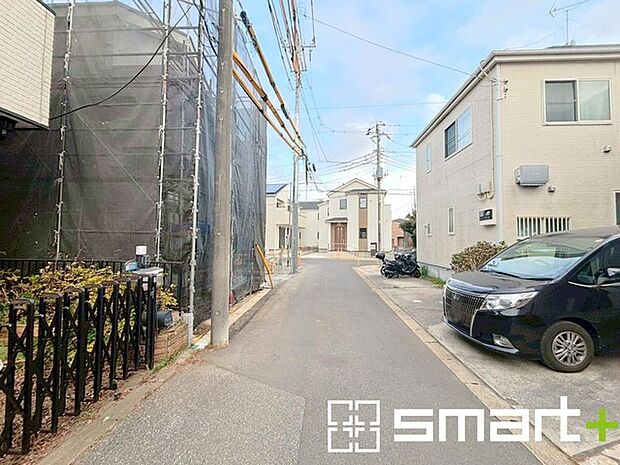 〜閑静な住宅街の立地〜 ・周辺は閑静な住宅街となっておりますので、静かな暮らしをご実現いただけます。 ・前面道路の交通量も多くないので、小さなお子様がいるご家庭でもご安心ですね。 