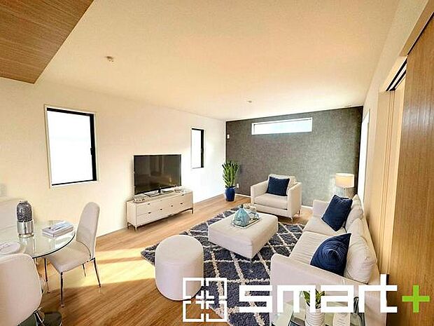 ~ナチュラルな色彩のLDK~ ・自然な風合いの色味で纏められたLDKは家具のコーディネートもしやすくなっております。 ・どんなインテリアにするか、考えるだけでも楽しくなりますね。