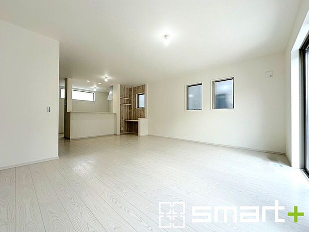 〜余裕の空間が広がるＬＤＫ〜 ・20帖あるＬＤＫはご家族団らんのお時間を余裕の広さで演出してくれます。 ・ご内覧の際は家具の配置などもイメージしながらご覧くださいませ。 