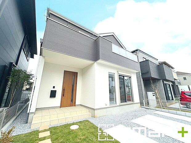 〜閑静な住宅街の立地〜 ・周辺は閑静な住宅街となっておりますので、静かな暮らしをご実現いただけます。 ・前面道路の交通量も多くないので、小さなお子様がいるご家庭でもご安心ですね。