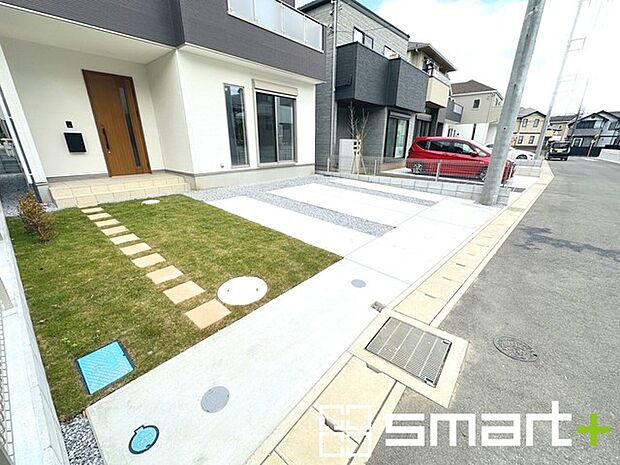 〜駐車場は2台分ご用意〜 ・駐車場は2台分ございますので、車通勤の方や複数台お持ちの方にもお勧めのお住まいです。 ・カーポートなどのオプションもお気軽にご相談くださいませ。