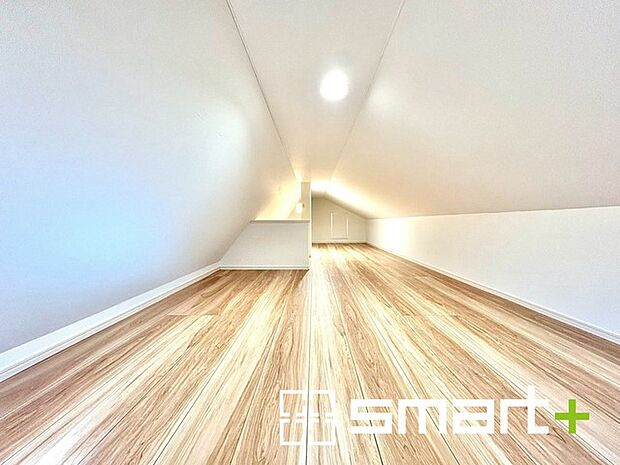 〜小屋裏収納のあるお住まい〜 ・本来デッドスペースとなる小屋裏も無駄にせず収納をご用意。 ・普段使わない物や、取っておきたい箱や段ボールなどの置場としてご活用いただけます。 