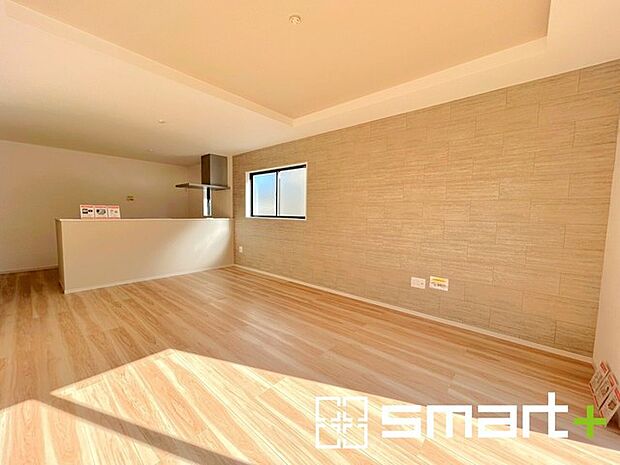 〜余裕の空間が広がるＬＤＫ〜 ・18.2帖あるＬＤＫはご家族団らんのお時間を余裕の広さで演出してくれます。 ・ご内覧の際は家具の配置などもイメージしながらご覧くださいませ。 