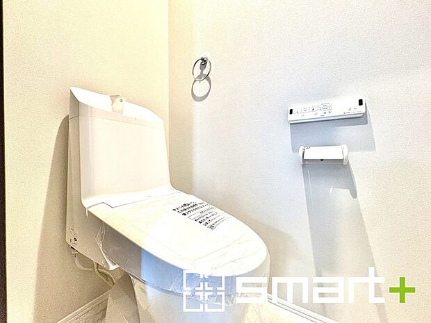 〜やはり便利なタンク式トイレ〜 ・最近はタンクレストイレもございますが、タンク式の場合は停電時もお水を流すことが可能。 ・故障時なども比較的費用が安くなるなど、メリットが多くなります。 