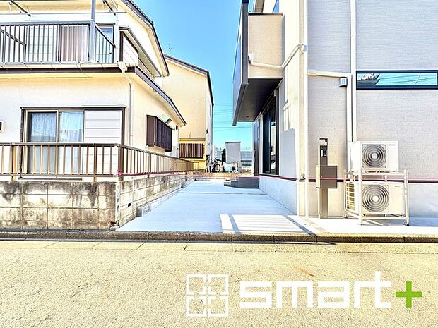 〜駐車場ももちろんございます〜 ・駐車場もありますので、お車をご利用される方にもお勧めのお住まいです。 ・カーポートなどのオプションもお気軽にご相談くださいませ。 