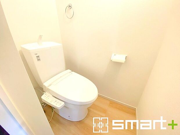 〜やはり便利なタンク式トイレ〜 ・最近はタンクレストイレもございますが、タンク式の場合は停電時もお水を流すことが可能。 ・故障時なども比較的費用が安くなるなど、メリットが多くなります。 