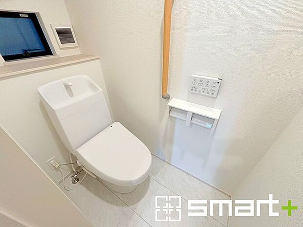 〜やはり便利なタンク式トイレ〜 ・最近はタンクレストイレもございますが、タンク式の場合は停電時もお水を流すことが可能。 ・故障時なども比較的費用が安くなるなど、メリットが多くなります。