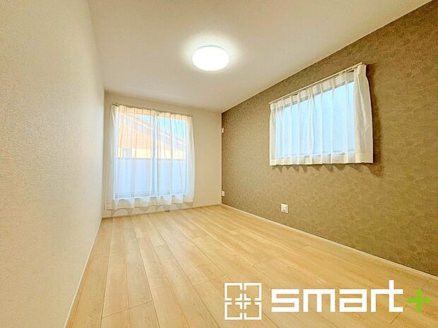 〜2面採光の明るいお部屋〜 ・洋室は2面採光とする事で穏やかな陽の入る明るい空間となっております。 ・くつろぎのプライベート時間を明るい空間で穏やかにお過ごしいただけます。