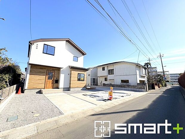 〜ゆとりあるカースペース〜 ・セカンドカーや来客時にも困らないカースペース2台分。物置や駐輪スペースなどにも利用できますね。 ・カーポートなどのオプションもお気軽にご相談くださいませ。 