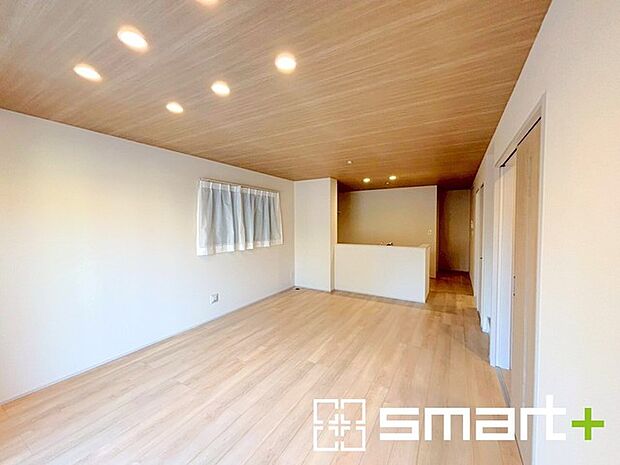 〜ナチュラルな色彩のＬＤＫ〜 ・自然な風合いの色味で纏められたＬＤＫは家具のコーディネートもしやすくなっております。 ・どんなインテリアにするか、考えるだけでも楽しくなりますね。 