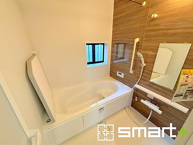 ~浴室乾燥機付きの浴室~ ・浴室には乾燥機が付いているので雨の日でも洗濯物を干すことが可能です。 ・水はけの良い床材など機能面も充実。マイクロバブルなどオプションもご相談くださいませ。