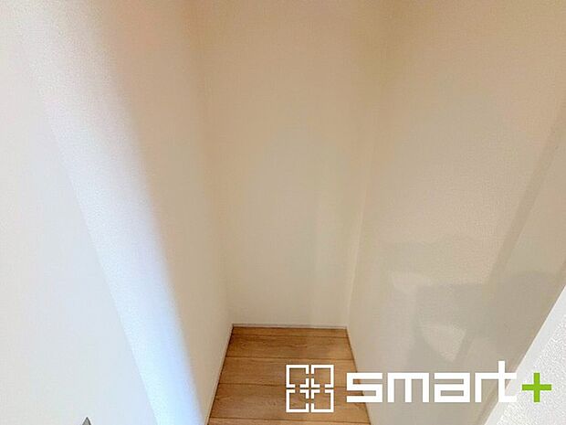 〜リビング収納のあるプラン〜 ・意外と少ないリビング収納をしっかりとご用意。 ・掃除機や買い溜めしたティッシュ、トイレットペーパーなど様々なものが収納可能です。 