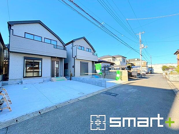 ~カースペース2台分~ ・セカンドカーや来客時にも困らないカースペース2台分。物置や駐輪スペースなどにも利用できますね。 ・カーポートなどのオプションもお気軽にご相談くださいませ。