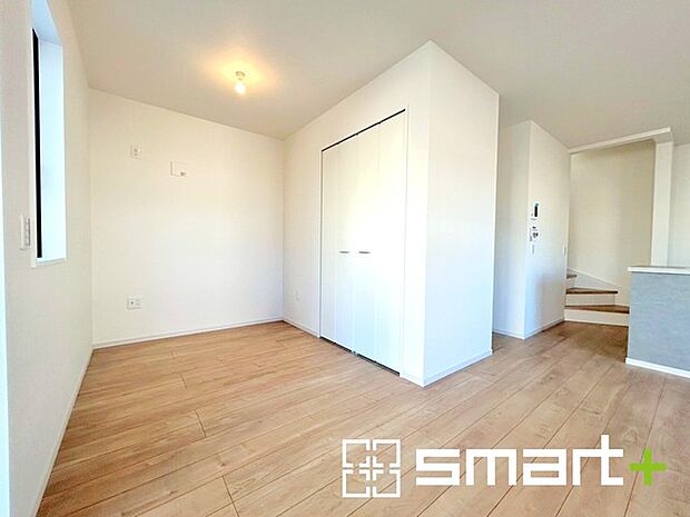 〜リビング収納のあるプラン〜 ・意外と少ないリビング収納をしっかりとご用意。 ・掃除機や買い溜めしたティッシュ、トイレットペーパーなど様々なものが収納可能です。 