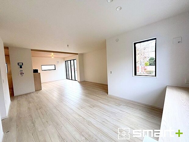 〜リビング収納のあるプラン〜 ・意外と少ないリビング収納をしっかりとご用意。 ・掃除機や買い溜めしたティッシュ、トイレットペーパーなど様々なものが収納可能です。 