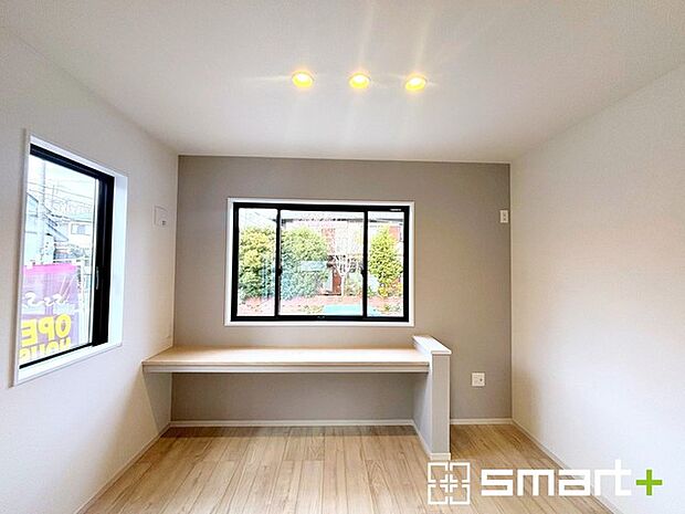 〜スタディカウンターをご用意〜 ・テレワークスペースとして、お子様の勉強スペースとして、家事スペースとして、など様々な使い方のできるスタディカウンターをご用意。 