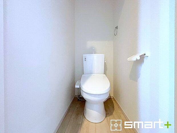 〜やはり便利なタンク式トイレ〜 ・最近はタンクレストイレもございますが、タンク式の場合は停電時もお水を流すことが可能。 ・故障時なども比較的費用が安くなるなど、メリットが多くなります。