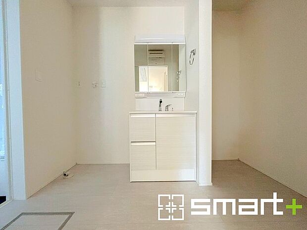 ~収納も充実の洗面所~ ・洗面所にはリネンスペースを設ける事でタオルや洗剤などの置場にも困りません。 ・意外とリネンスペースがある物件は少ないので、ぜひ現地でその魅力をご確認ください。