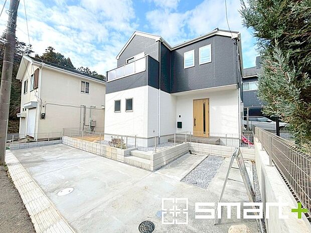 ~ゆとりあるカースペース~ ・セカンドカーや来客時にも困らないカースペース2台分。物置や駐輪スペースなどにも利用できますね。 ・カーポートなどのオプションもお気軽にご相談くださいませ。