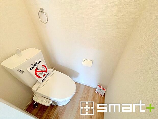 ~やはり便利なタンク式トイレ~ ・最近はタンクレストイレもございますが、タンク式の場合は停電時もお水を流すことが可能。 ・故障時なども比較的費用が安くなるなど、メリットが多くなります。