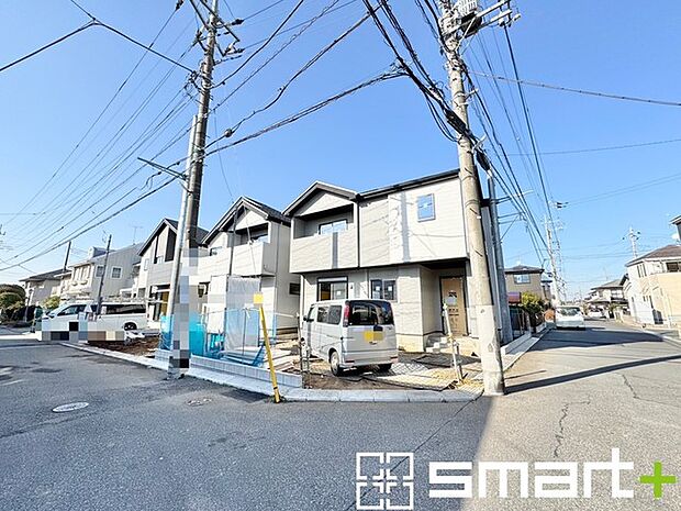 ~開放感ある角地のお住まい~ ・2方向が空く事で開放感のある角地に位置しております。 ・窮屈な感じが無く、ゆったりと暮らせるこの魅力をぜひ現地でご体感くださいませ。