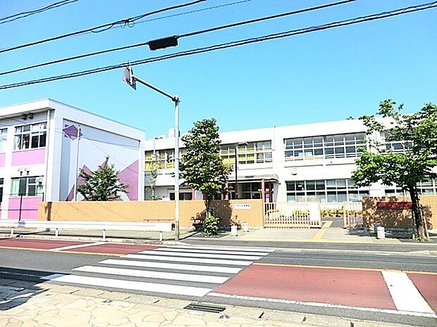 江戸川台小学校（700m）
