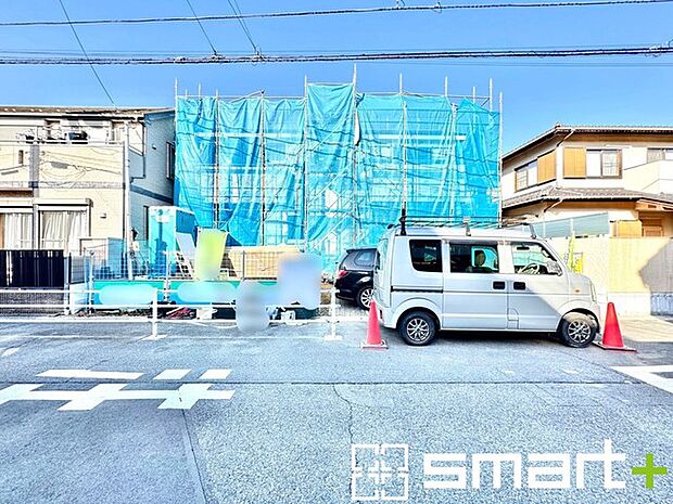 〜閑静な住宅街の立地〜 ・周辺は閑静な住宅街となっておりますので、静かな暮らしをご実現いただけます。 ・前面道路の交通量も多くないので、小さなお子様がいるご家庭でもご安心ですね。 