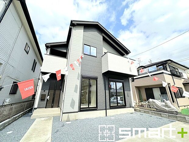 ～閑静な住宅街の立地～ ・周辺は閑静な住宅街となっておりますので、静かな暮らしをご実現いただけます。 ・前面道路の交通量も多くないので、小さなお子様がいるご家庭でもご安心ですね。 