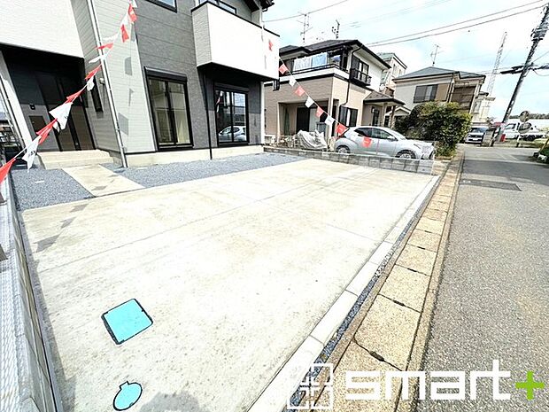 ～駐車場は2台分ご用意～ ・駐車場は2台分ございますので、車通勤の方や複数台お持ちの方にもお勧めのお住まいです。 ・カーポートなどのオプションもお気軽にご相談くださいませ。 