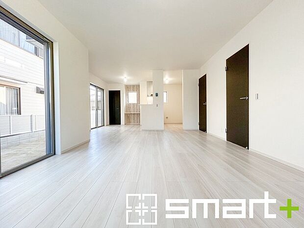 ~余裕の空間が広がるLDK~ ・20.2帖あるLDKはご家族団らんのお時間を余裕の広さで演出してくれます。 ・ご内覧の際は家具の配置などもイメージしながらご覧くださいませ。