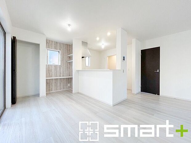 〜スタディカウンターをご用意〜 ・テレワークスペースとして、お子様の勉強スペースとして、家事スペースとして、など様々な使い方のできるスタディカウンターをご用意。 