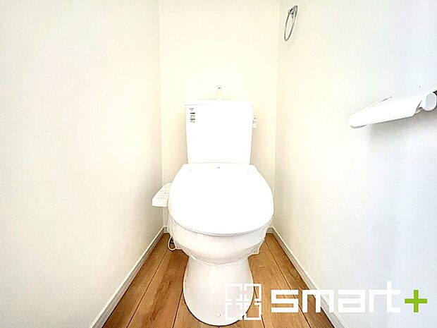 ~やはり便利なタンク式トイレ~ ・最近はタンクレストイレもございますが、タンク式の場合は停電時もお水を流すことが可能。 ・故障時なども比較的費用が安くなるなど、メリットが多くなります。