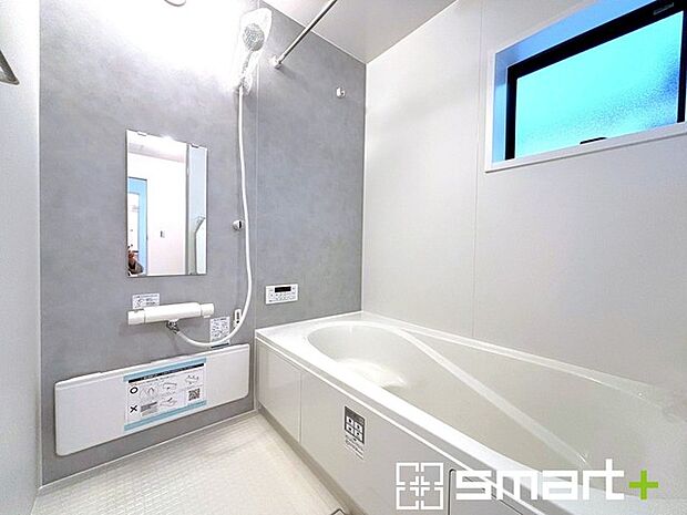 ~浴室乾燥機付きの浴室~ ・浴室には乾燥機が付いているので雨の日でも洗濯物を干すことが可能です。 ・水はけの良い床材など機能面も充実。マイクロバブルなどオプションもご相談くださいませ。
